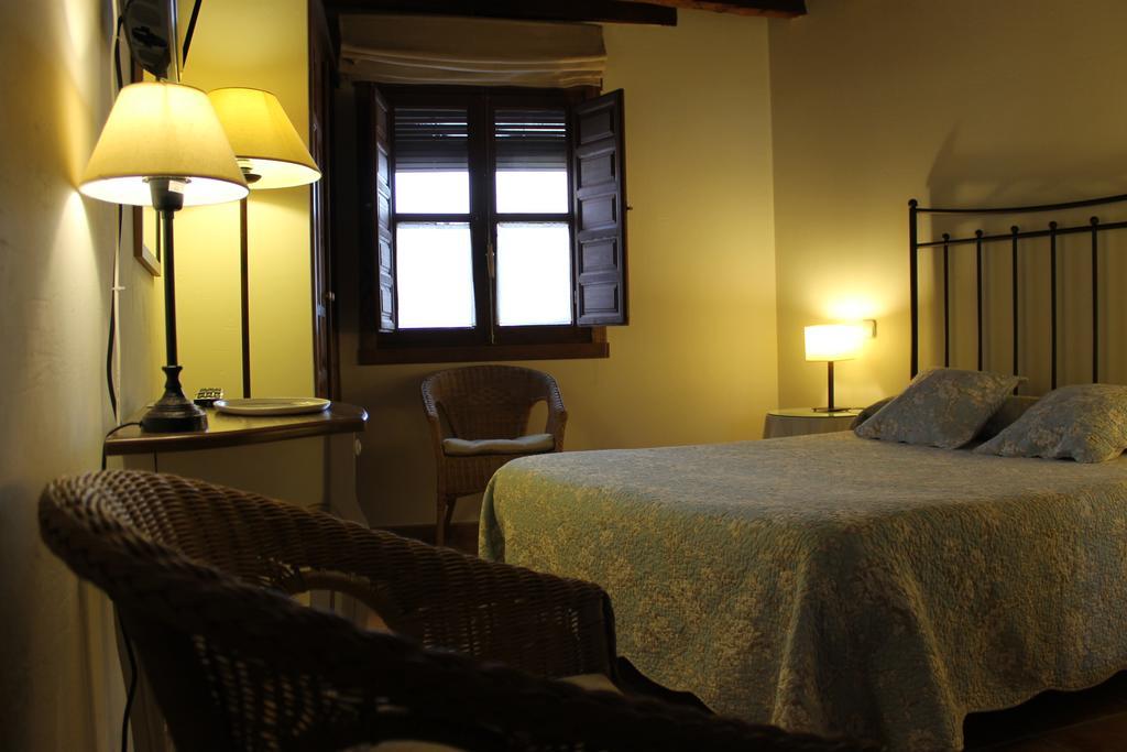 Hostal Rural Luna Y Hostal Rural Lunaposada Канделеда Номер фото