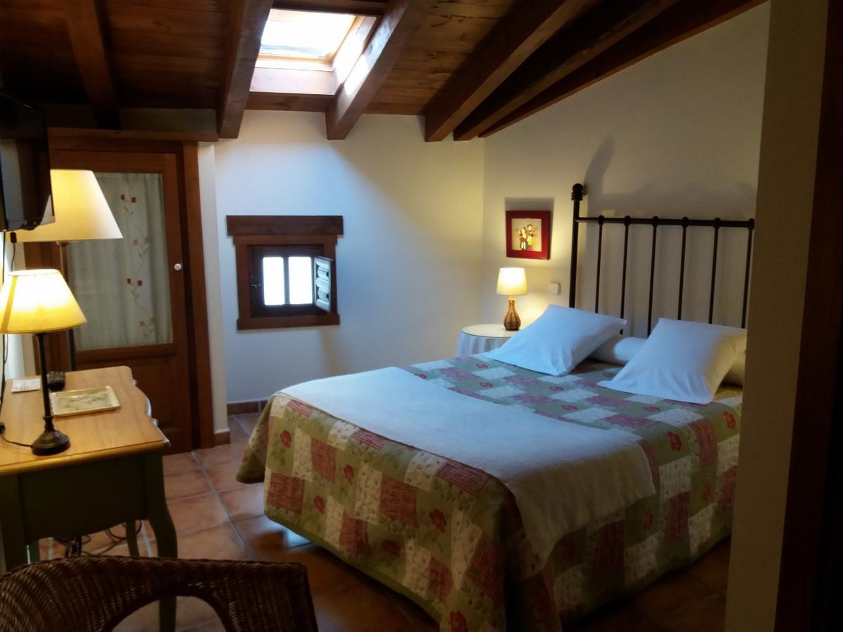 Hostal Rural Luna Y Hostal Rural Lunaposada Канделеда Экстерьер фото