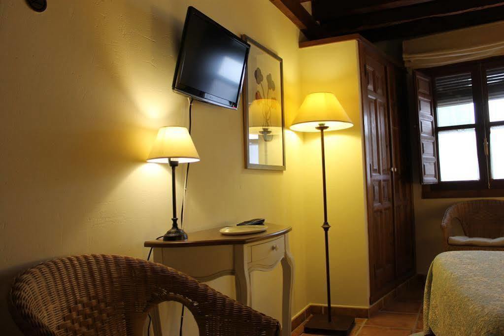 Hostal Rural Luna Y Hostal Rural Lunaposada Канделеда Экстерьер фото