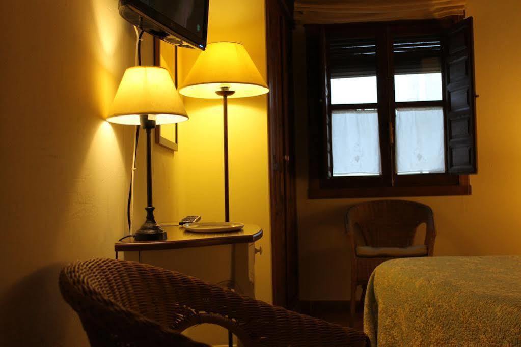 Hostal Rural Luna Y Hostal Rural Lunaposada Канделеда Экстерьер фото