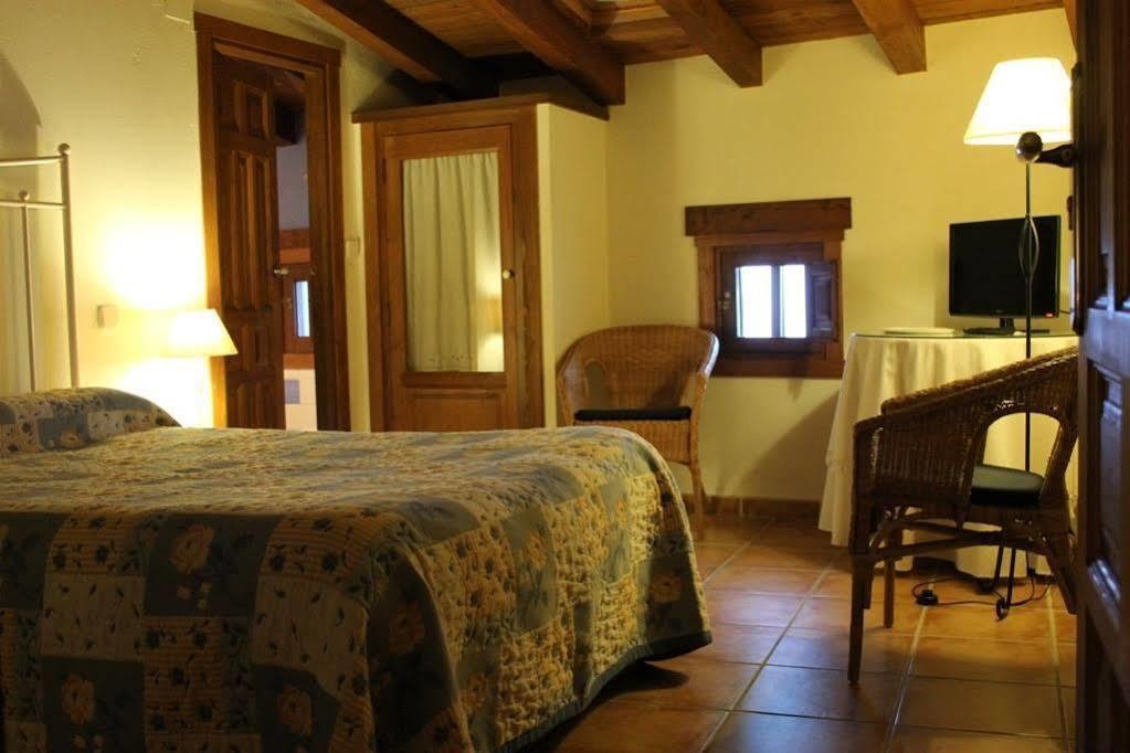 Hostal Rural Luna Y Hostal Rural Lunaposada Канделеда Экстерьер фото